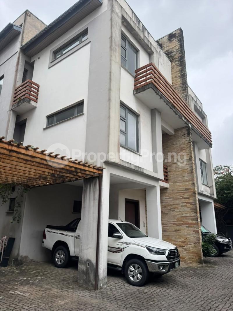 4 bedroom House for rent Off Mekunwe Road Ikoyi Lagos