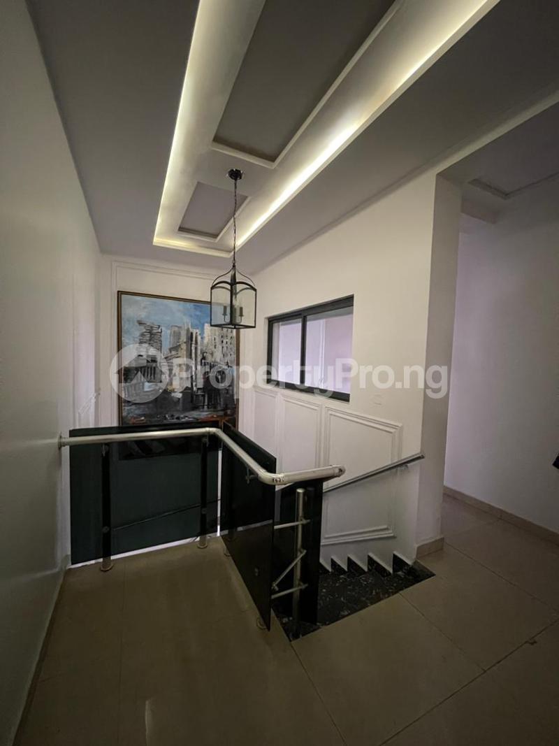 4 bedroom House for rent Admiralty Way, Lekki Phase 1. Admiralty Road Lekki Lagos