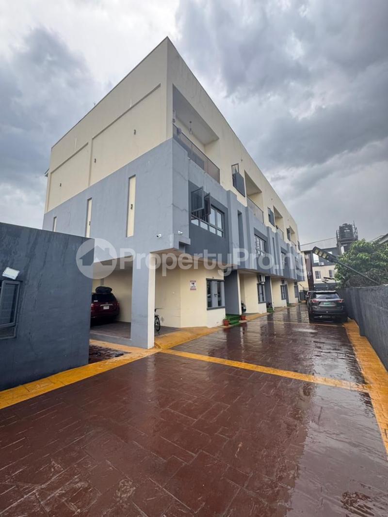 4 bedroom House for sale Surulere Lagos