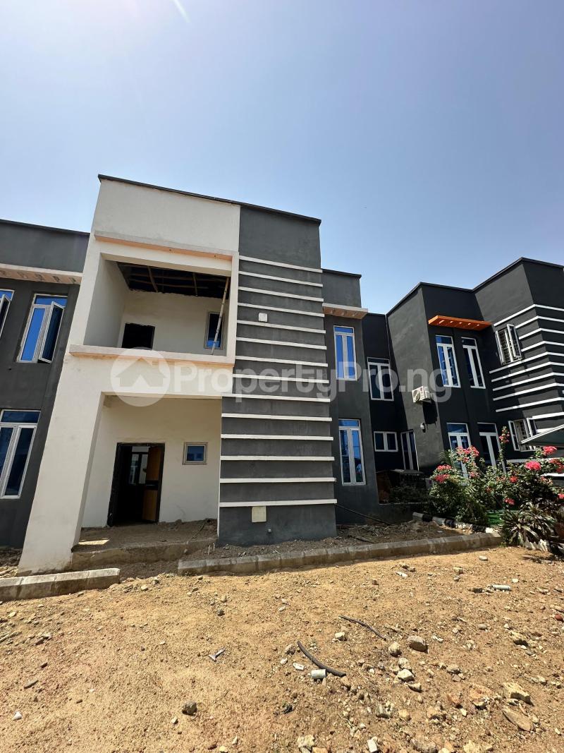 4 bedroom House for sale Fo1 Kubwa Abuja