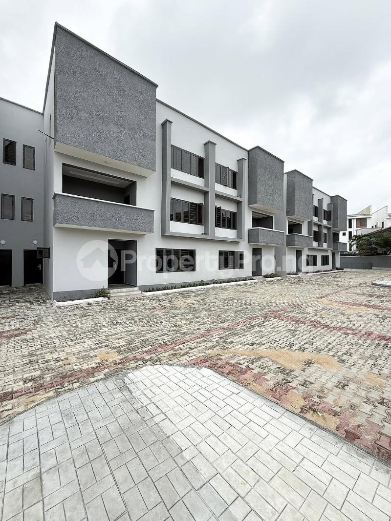 4 bedroom House for sale 4 Bedroom Terrace With Bq For Sale Ologolo Lekki Lagos - 0