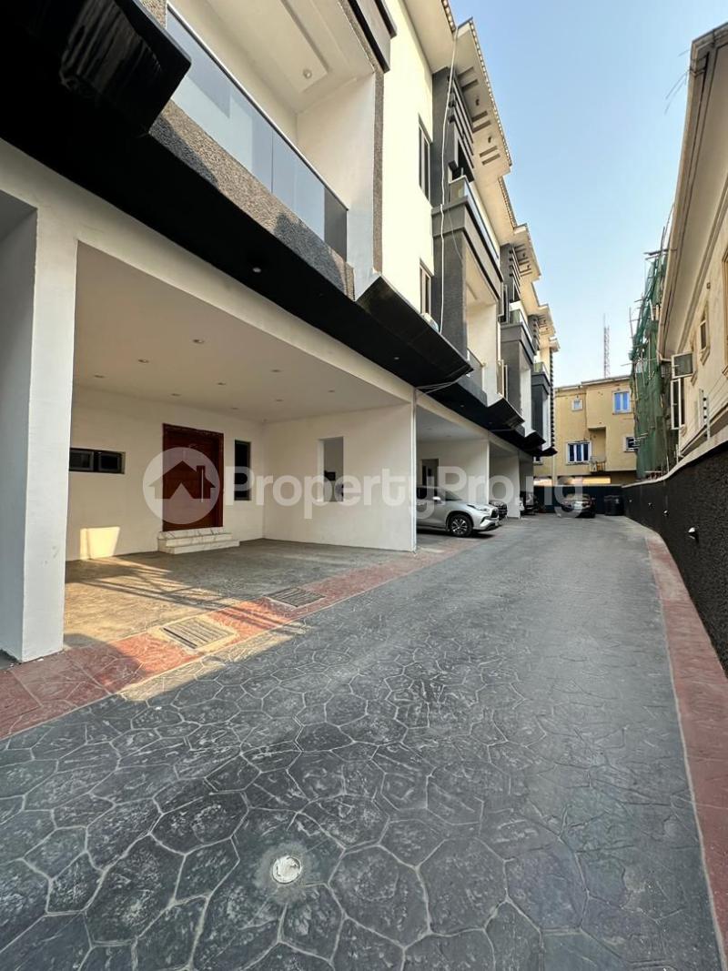 4 bedroom House for sale Lekki Lagos
