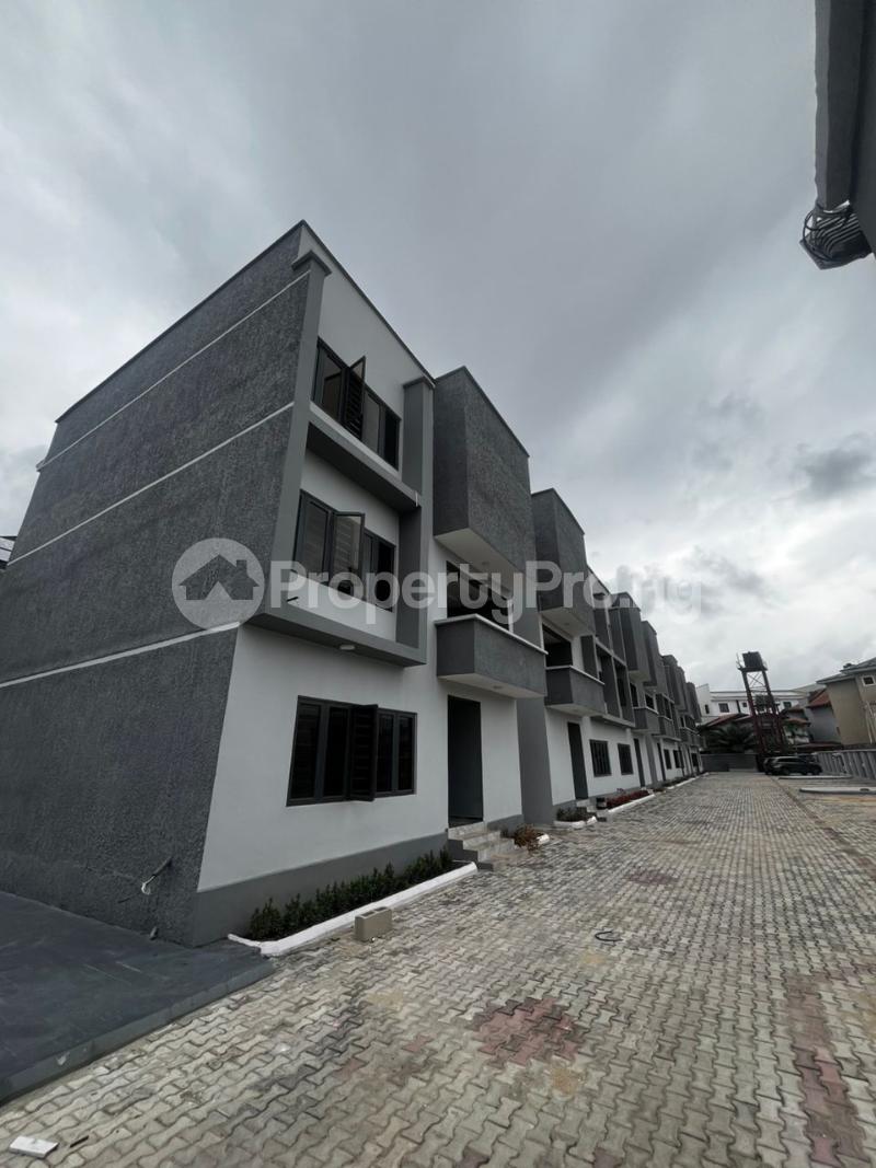 4 bedroom House for sale Spg Road Ologolo Lekki Lagos