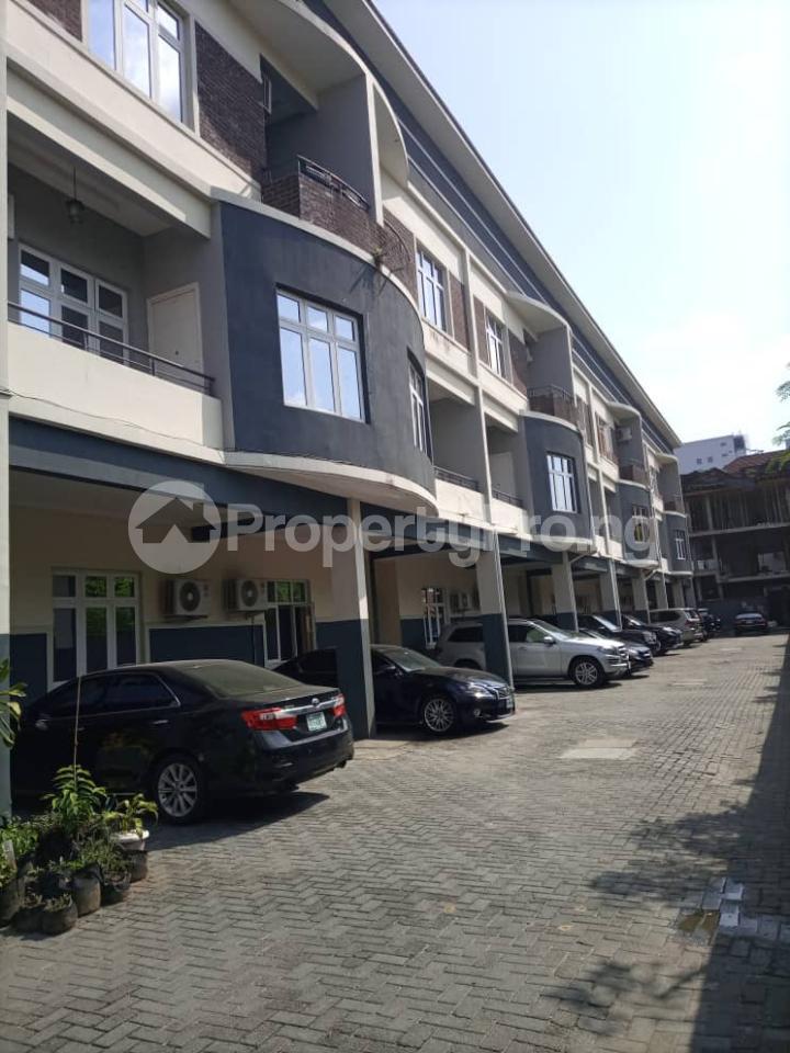 4 bedroom House for rent Yu, Oniru 1st Roundabout Lekki Lagos