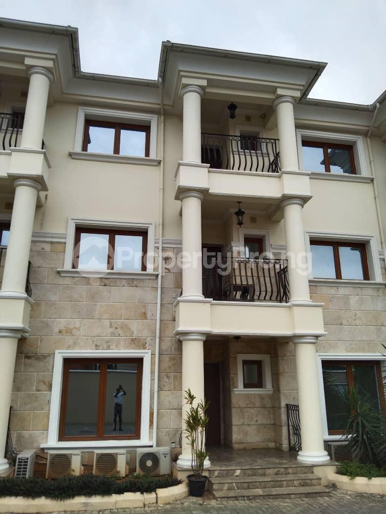4 bedroom Flat / Apartment for rent Lekki Lagos