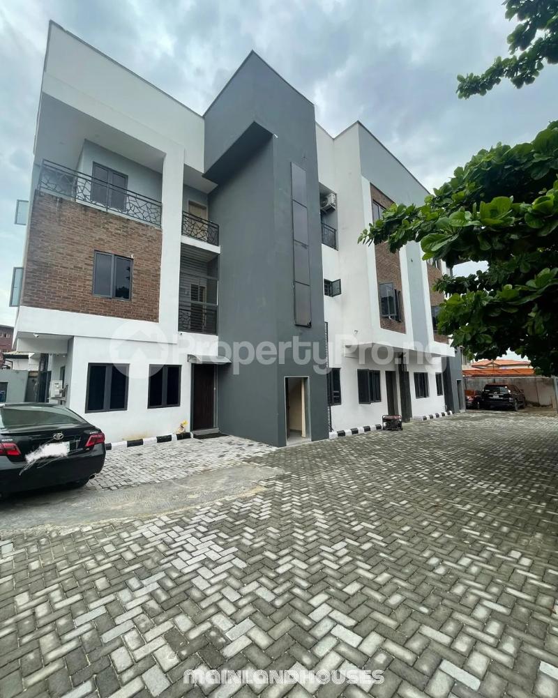 4 bedroom House for sale Yaba Lagos