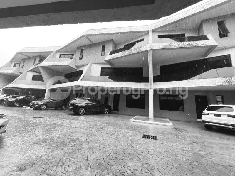 4 bedroom House for rent Admiralty Road Lekki Lagos