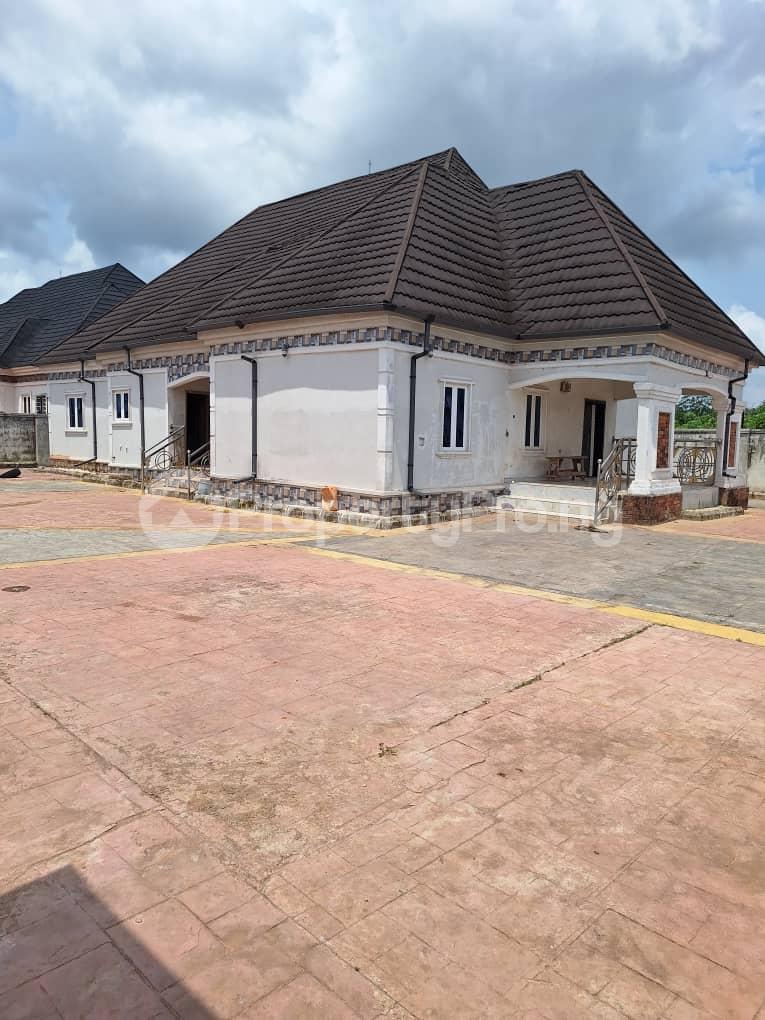 House for sale Okhoromi, Airport Road Benin City Central Edo