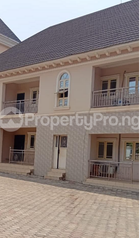 8 bedroom House for sale Main Gwarinpa Abuja