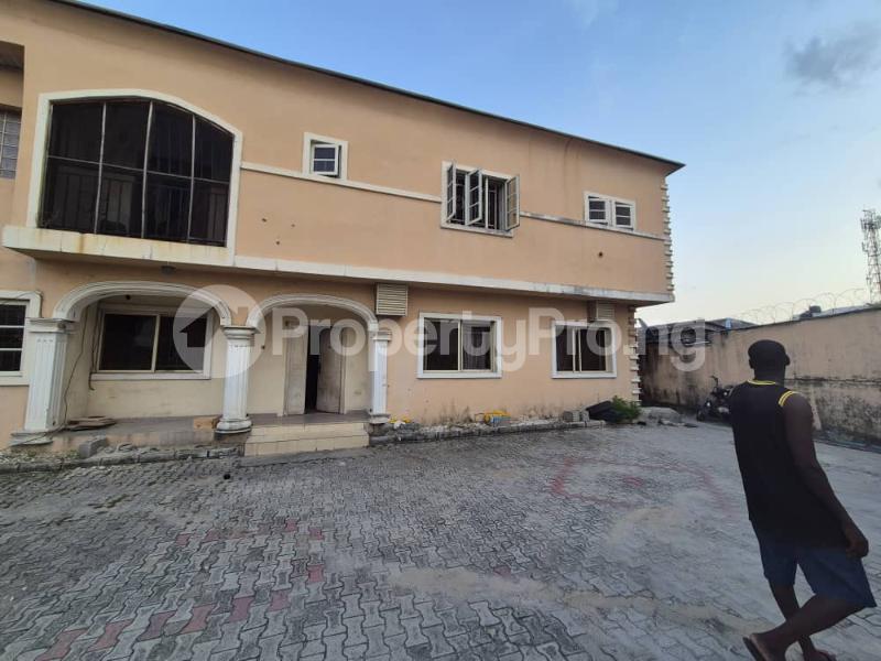 House for sale In An Estate Igbo-efon Lekki Lagos