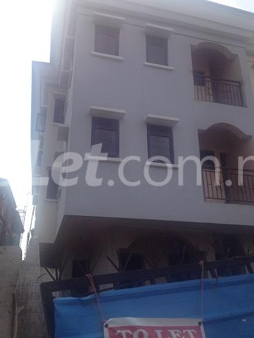 2 bedroom Flat / Apartment for rent Bishop Street Western Avenue Surulere Lagos