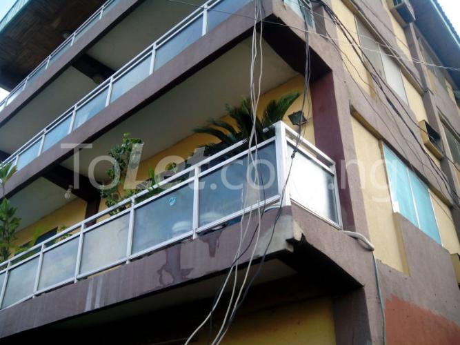 3 bedroom Flat / Apartment for rent No 19 Oyadiran Street/ Estate Yaba Yaba Lagos