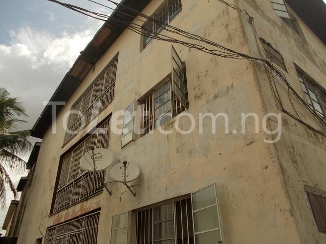 3 bedroom Flat / Apartment for rent Somolu Road Yaba Yaba Lagos - 0