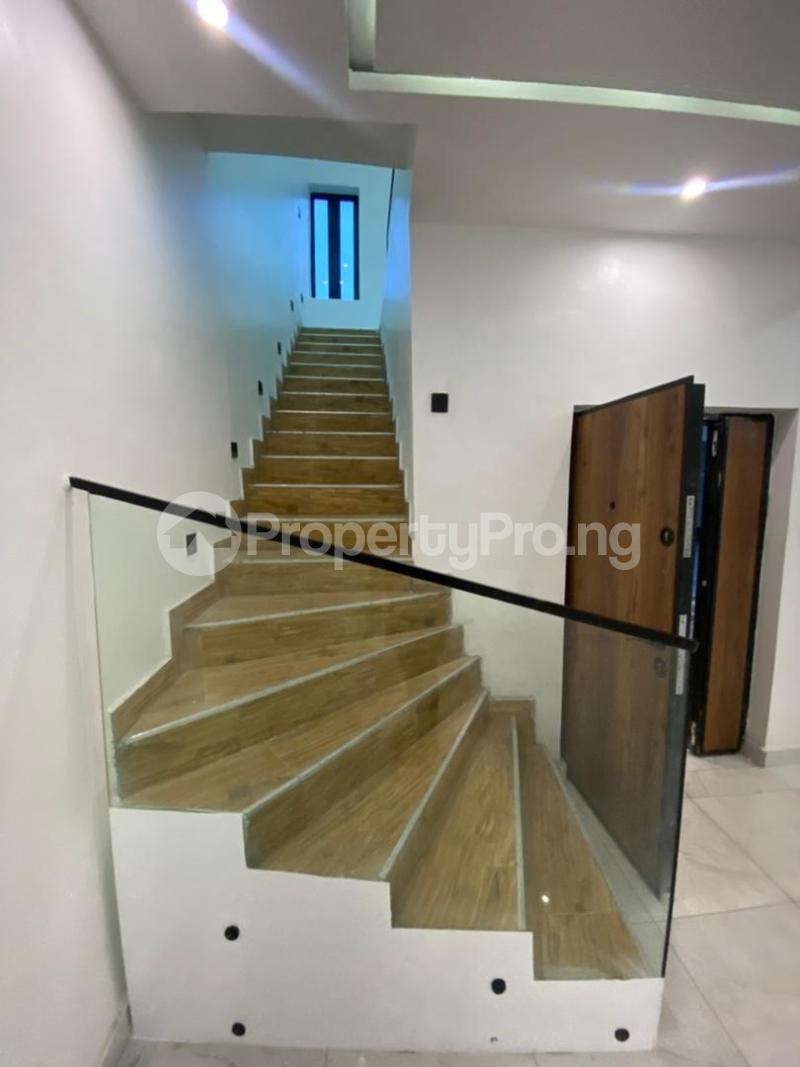 4 bedroom House for sale Along Lekki Expressway Lekki Lagos