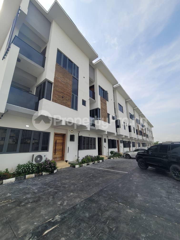 4 bedroom House for rent Admiralty Road Lekki Lagos