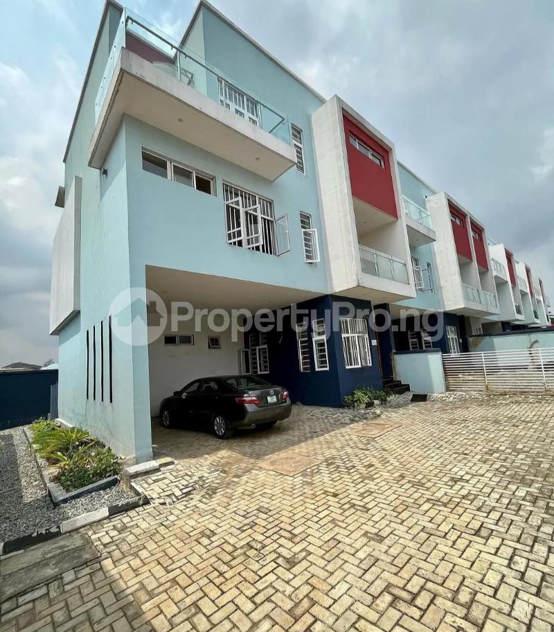 4 bedroom House for sale Arowojobe Est, Maryland Lagos