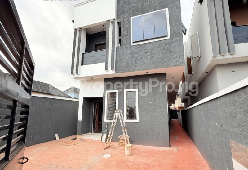 4 bedroom House for sale Extension Omole phase 2 Ojodu Lagos