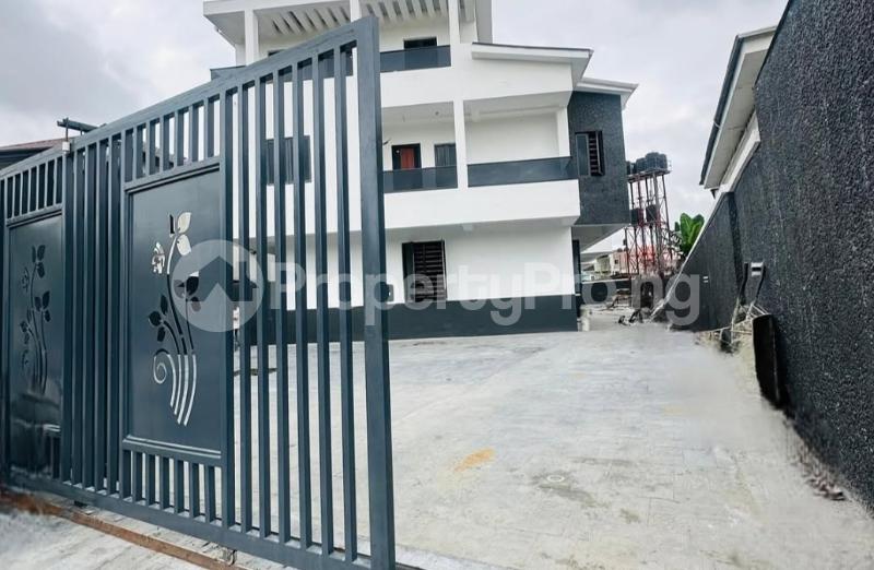 4 bedroom House for sale Surulere Lagos