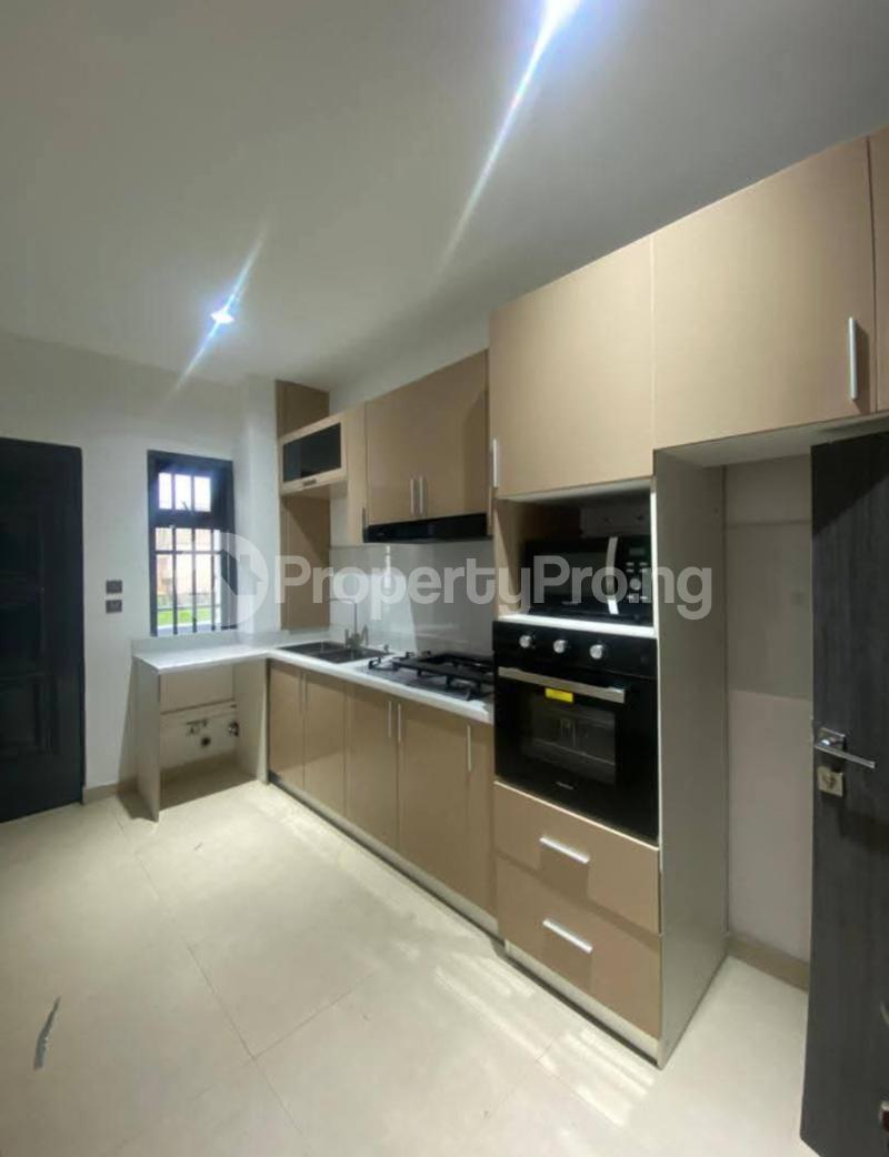 4 bedroom House for sale (olaleye New Town Est) Iponri Surulere Lagos