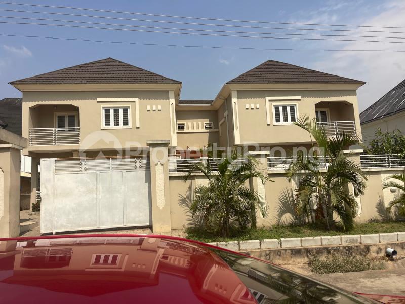 8 bedroom House for sale  Gwarinpa Abuja