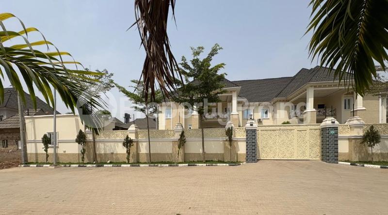 8 bedroom House for sale Gwarimpa Estate,fct Abuja Nigeria Gwarinpa Abuja - 0