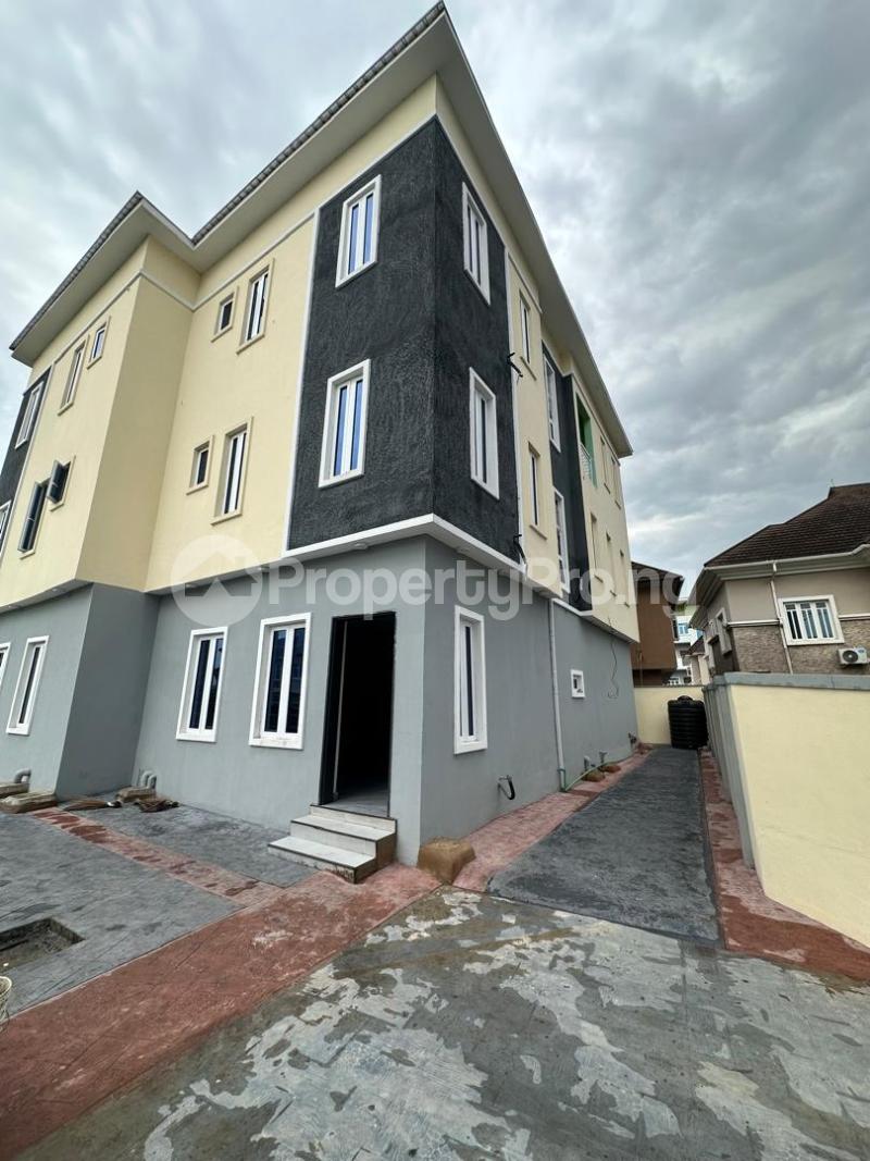 4 bedroom House for sale Arowojobe Est, Maryland Lagos
