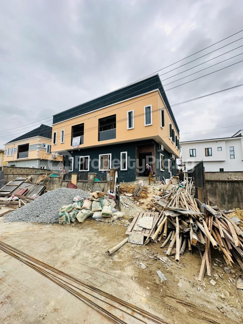 4 bedroom House for sale (in An Estate) Gbagada Lagos