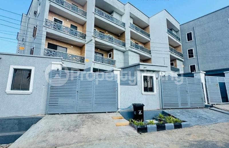 4 bedroom House for sale (in An Estate) Maryland Lagos