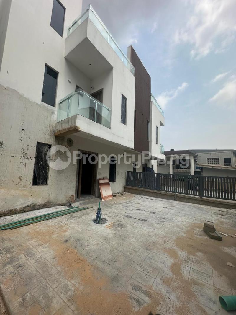 4 bedroom House for sale Millenuim/UPS Gbagada Lagos