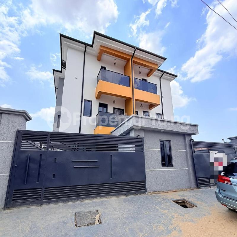 4 bedroom House for sale Surulere Lagos