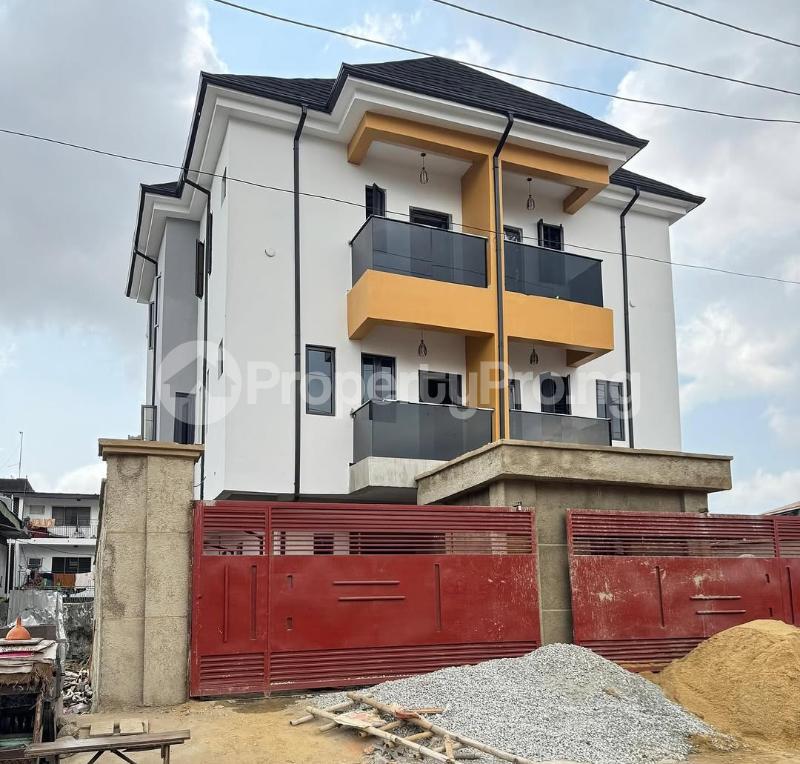 4 bedroom House for sale Surulere Lagos
