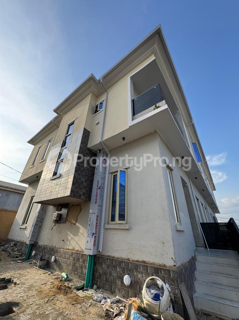 4 bedroom House for sale Arowojobe Est, Maryland Lagos
