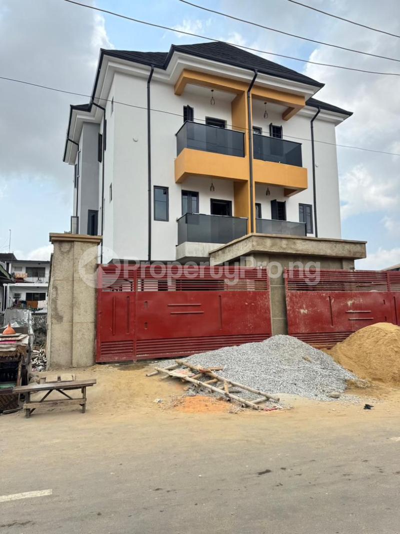 4 bedroom House for sale Surulere Lagos