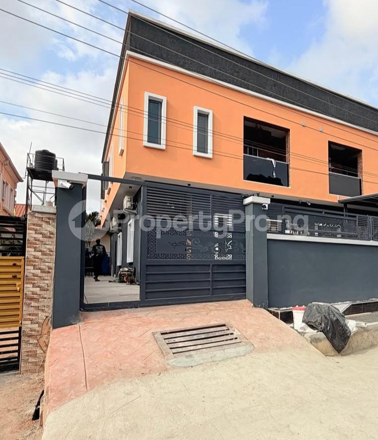 4 bedroom House for sale (in An Estate) Gbagada Lagos