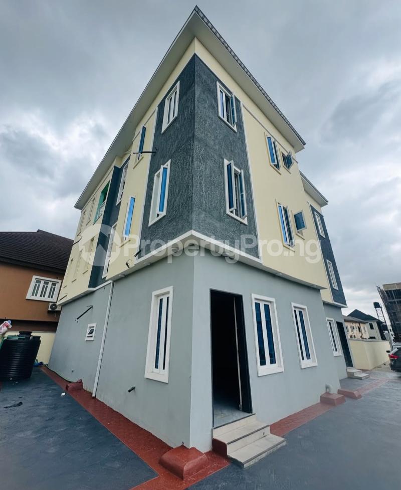 4 bedroom House for sale Arowojobe Est, Maryland Lagos