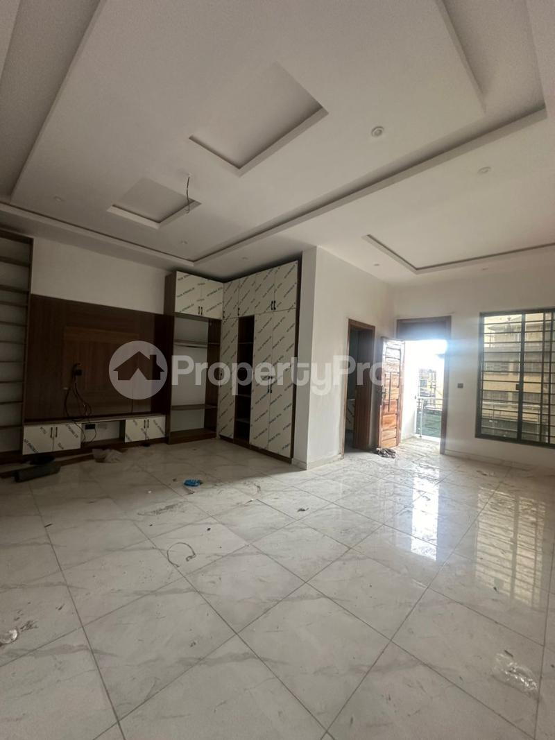 4 bedroom House for sale Ishaga Road, Ojuelegba Surulere Lagos