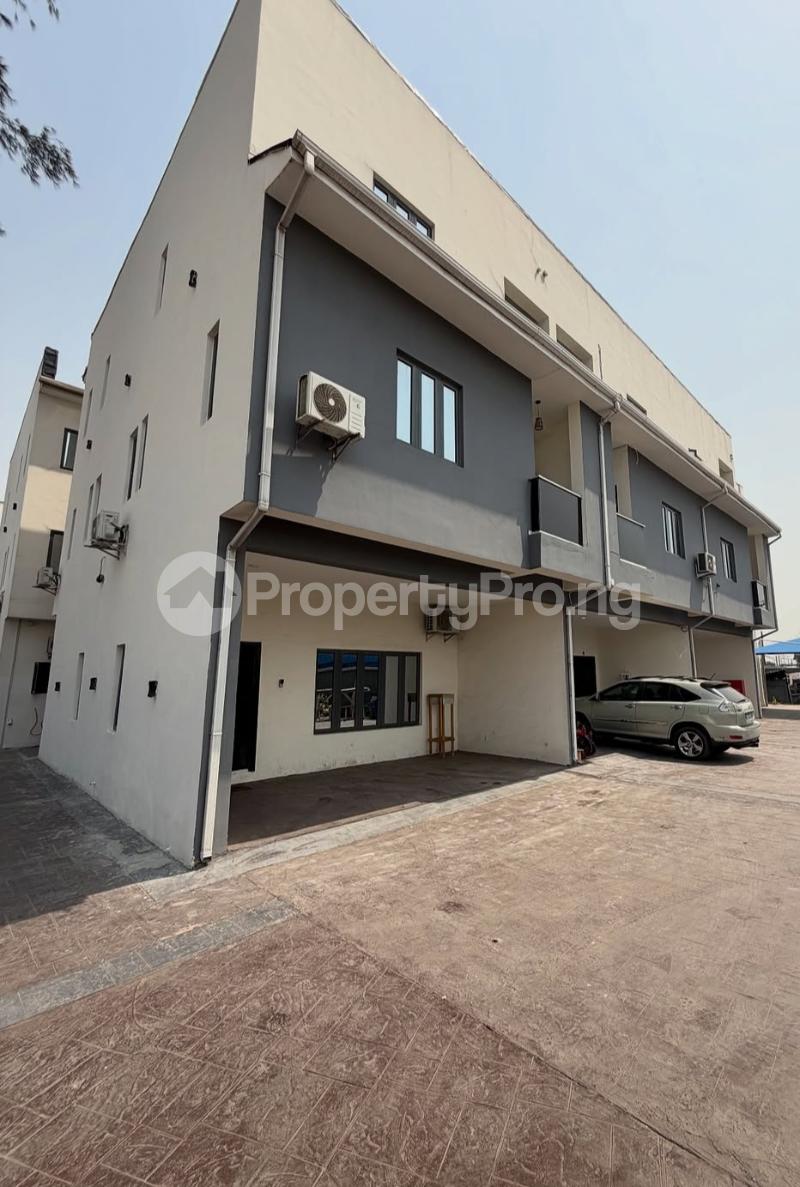 4 bedroom House for sale Surulere Lagos