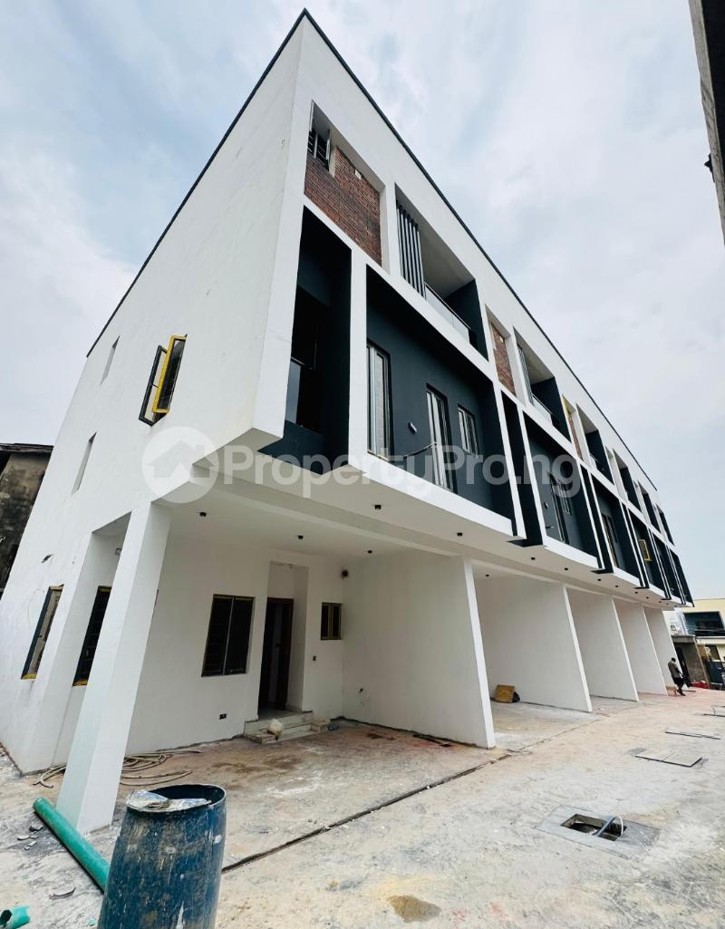 4 bedroom House for sale Arowojobe Est, Maryland Lagos