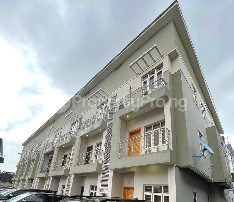 4 bedroom House for sale (behind Maryland Mall) Maryland Lagos