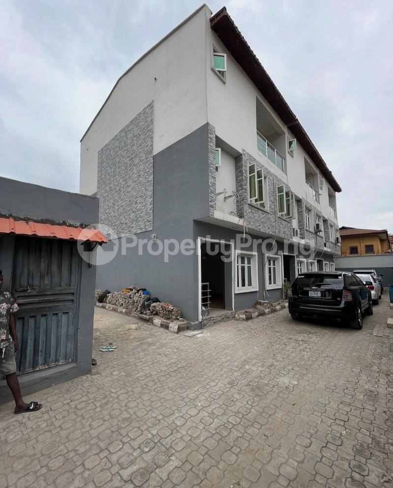 4 bedroom House for sale Iponri Surulere Lagos