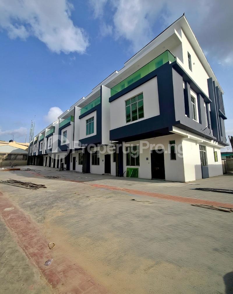 4 bedroom House for sale (bush Street) Maryland Lagos