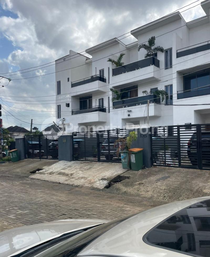 4 bedroom House for sale Arowojobe Est, Maryland Lagos