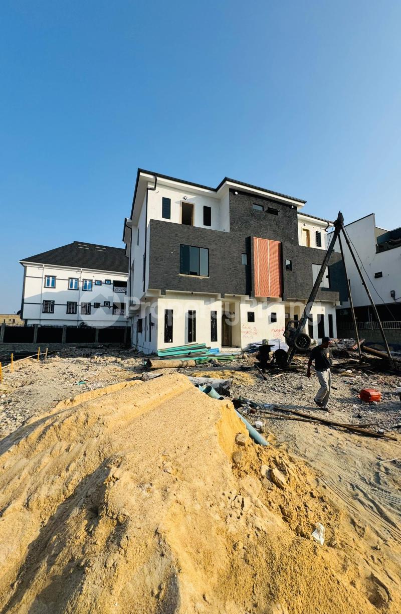 4 bedroom House for sale Millenuim/UPS Gbagada Lagos
