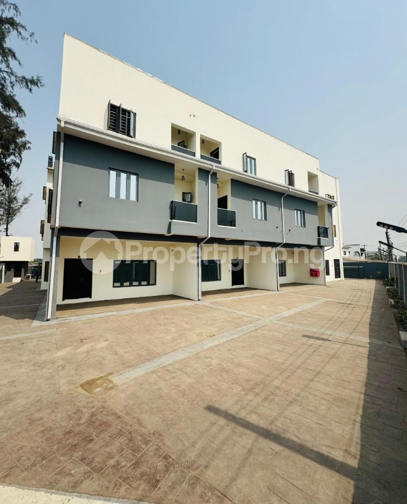 4 bedroom House for sale Surulere Lagos