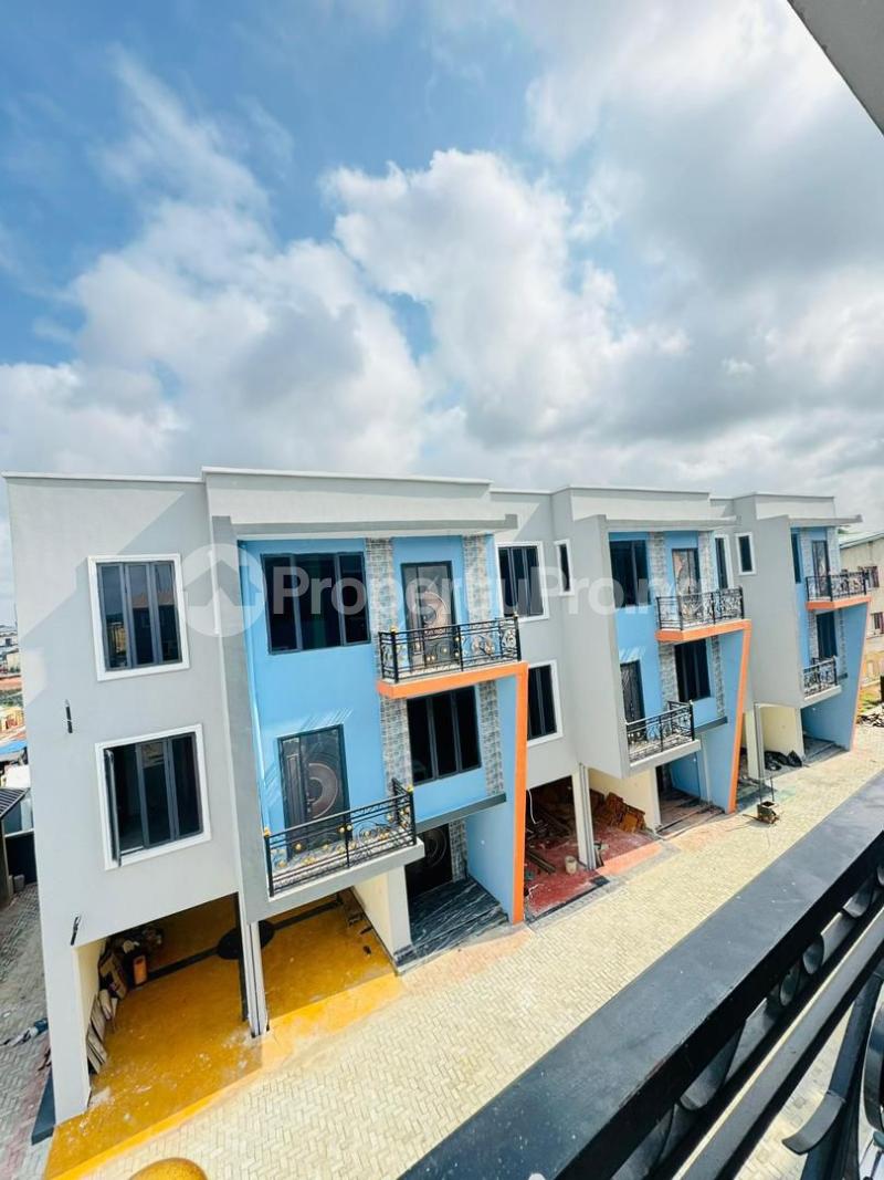 4 bedroom House for sale Yaba Lagos
