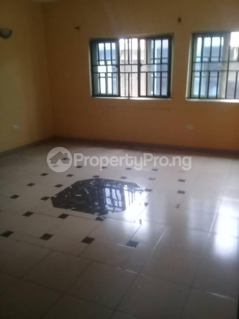 4 bedroom House for rent Close To Somolu Local Government Onipanu Shomolu Lagos - 3