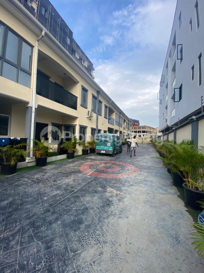 4 bedroom Flat / Apartment for rent Lekki Lagos