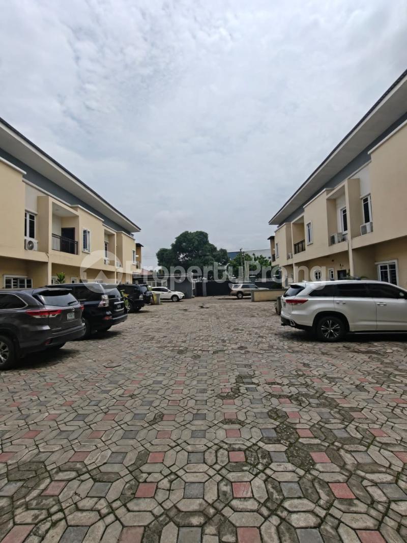 4 bedroom House for sale Off Coker Ilupeju Lagos