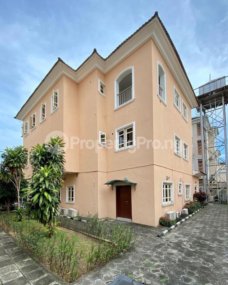 4 bedroom House for rent In A Secure Estate At ONIRU Victoria Island Lagos