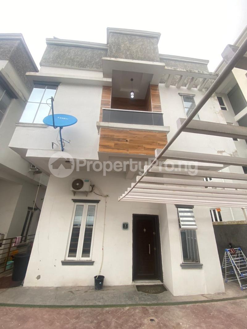 4 bedroom House for sale Before The Enyo Filling Station, Chevron Toll Gate Drive orchid Lekki Lagos